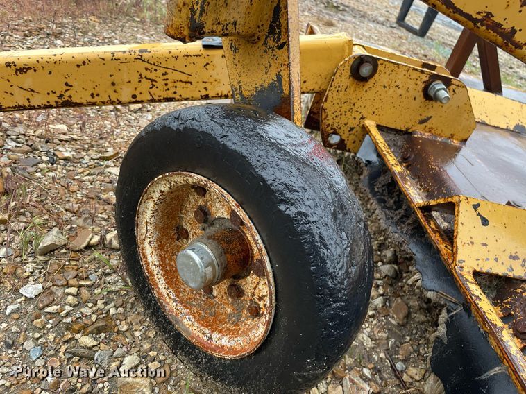 image for item LY9586 1995 New Holland 6640 Tiger Special  tractor