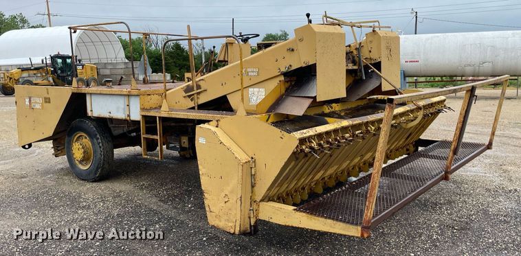 image for item LY9589 Koehring K  chip spreader