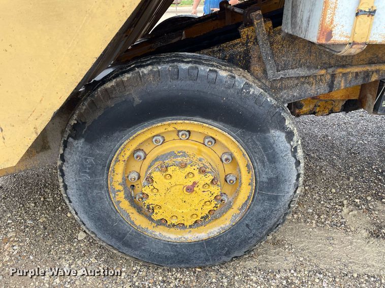 image for item LY9589 Koehring K  chip spreader