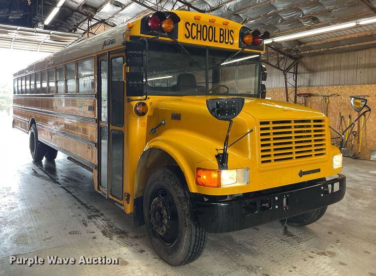 image for item LY9591 1999 International 3800  school bus