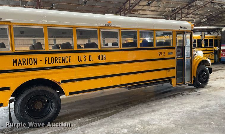 image for item LY9591 1999 International 3800  school bus