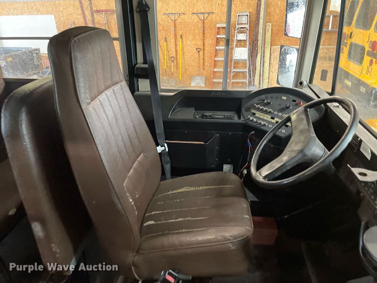 image for item LY9591 1999 International 3800  school bus