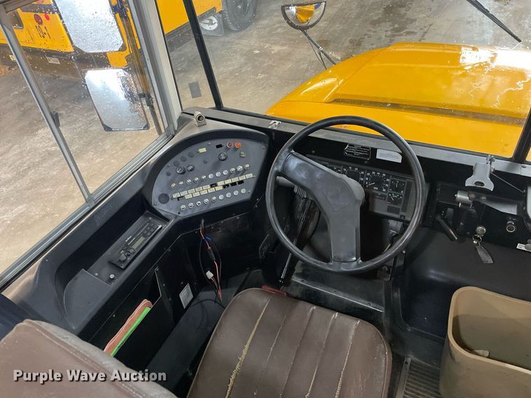 image for item LY9591 1999 International 3800  school bus