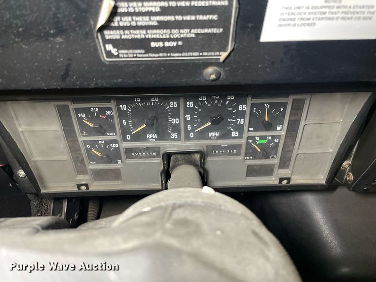 image for item LY9591 1999 International 3800  school bus