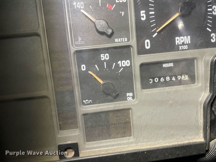 image for item LY9591 1999 International 3800  school bus