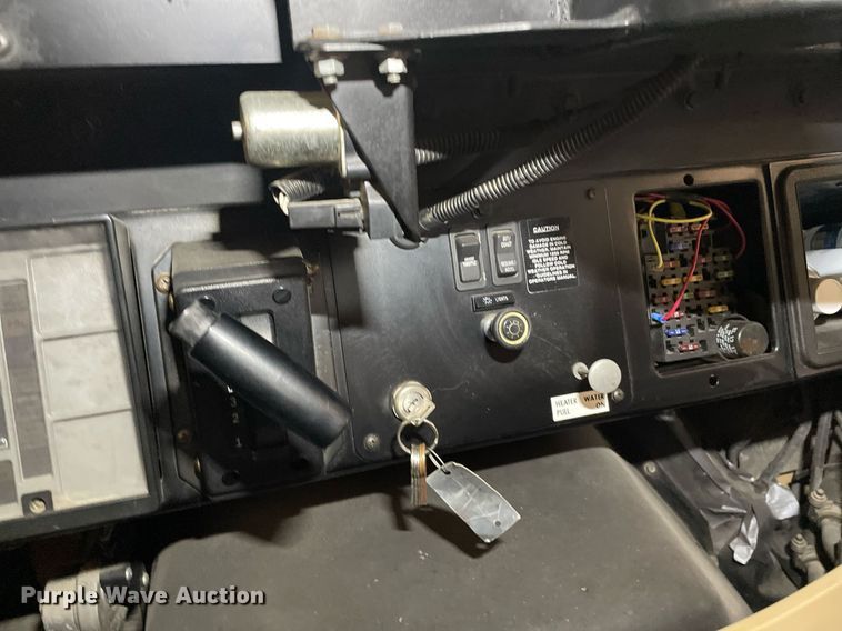 image for item LY9591 1999 International 3800  school bus