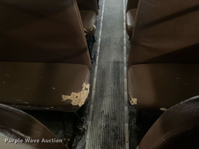 image for item LY9591 1999 International 3800  school bus