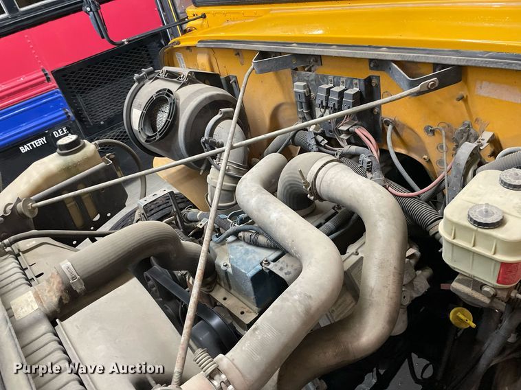 image for item LY9591 1999 International 3800  school bus