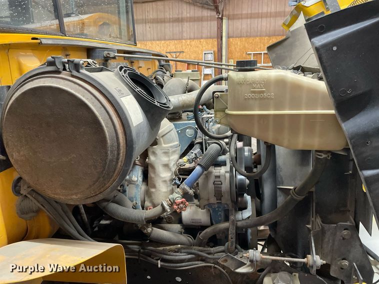 image for item LY9591 1999 International 3800  school bus