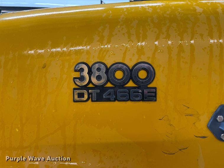 image for item LY9591 1999 International 3800  school bus