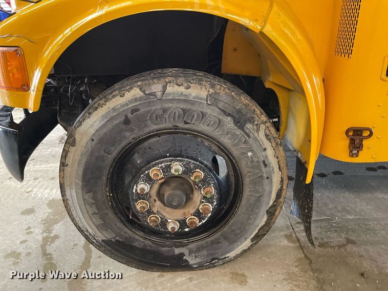 image for item LY9591 1999 International 3800  school bus