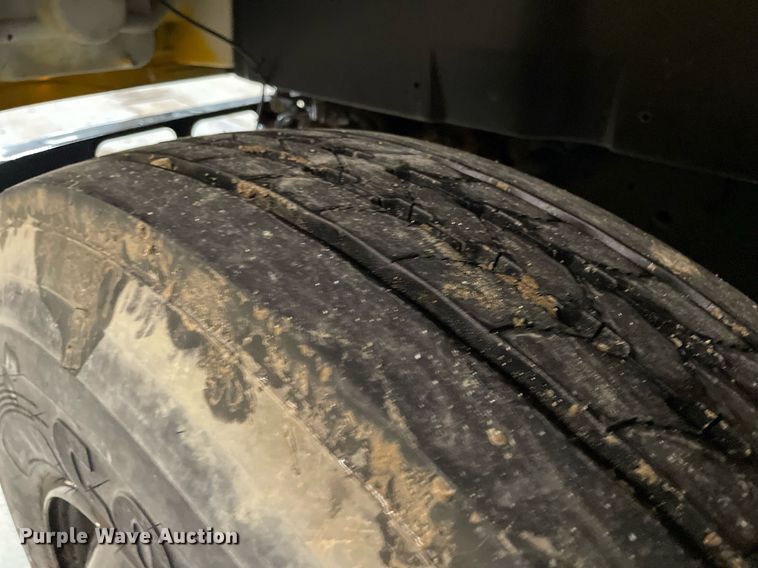 image for item LY9591 1999 International 3800  school bus