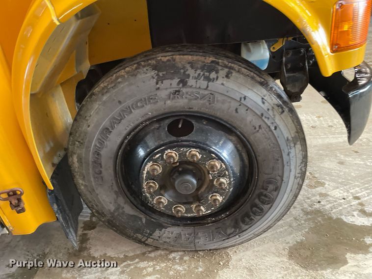 image for item LY9591 1999 International 3800  school bus