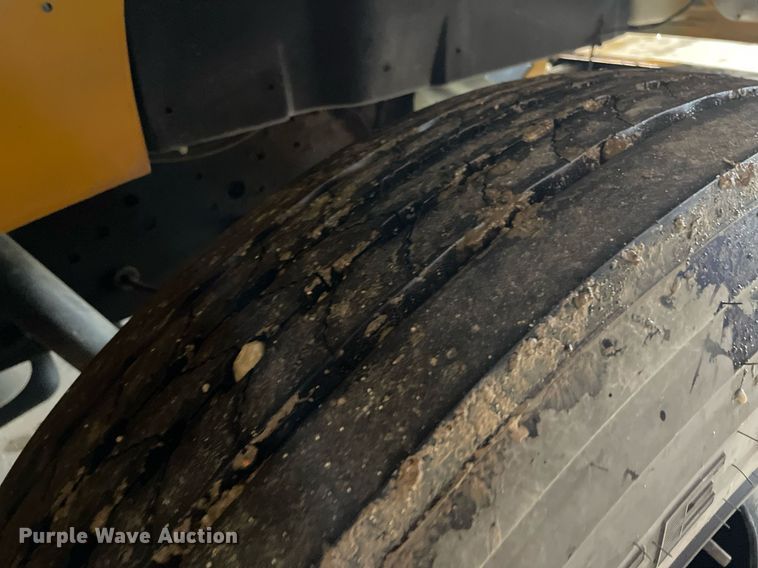 image for item LY9591 1999 International 3800  school bus