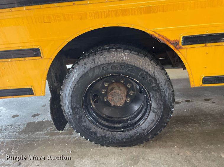 image for item LY9591 1999 International 3800  school bus