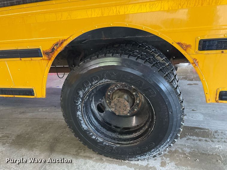 image for item LY9591 1999 International 3800  school bus