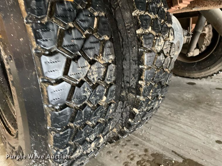 image for item LY9591 1999 International 3800  school bus