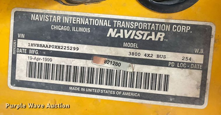 image for item LY9591 1999 International 3800  school bus