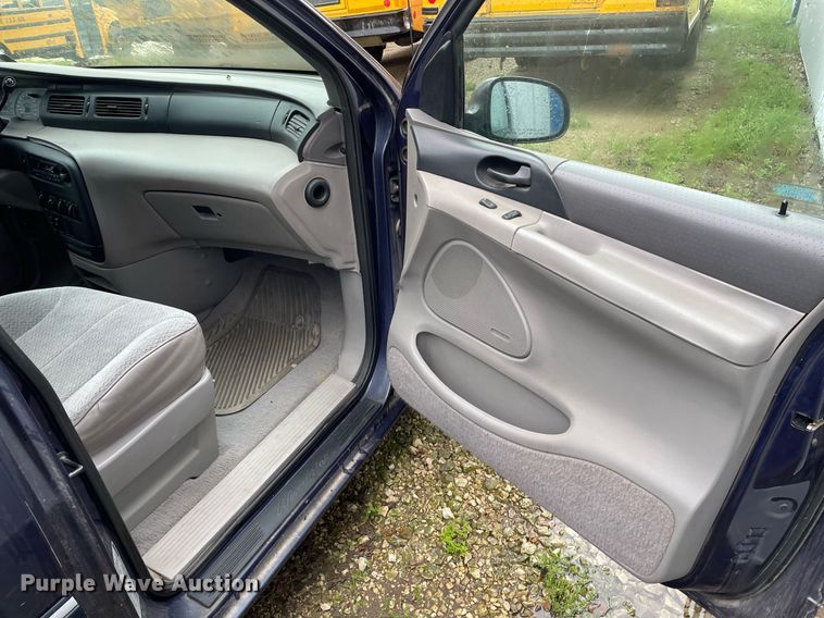 image for item LY9592 1998 Ford Windstar  van