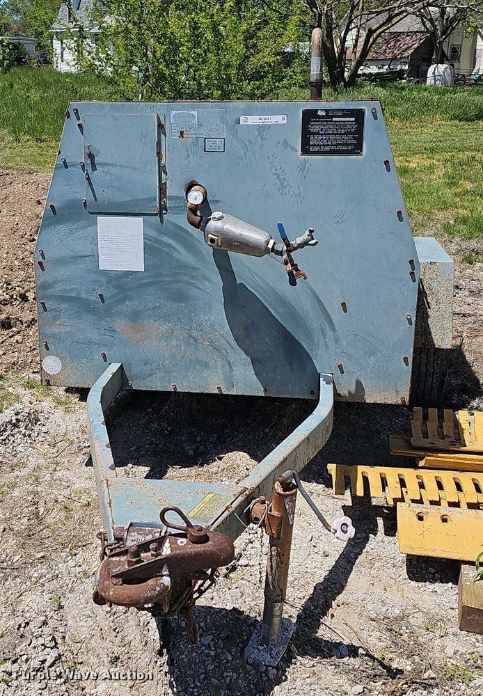 image for item MC9021 1993 Leroi  air compressor