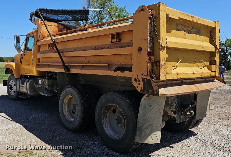 image for item MC9023 2002 International 2554  dump truck