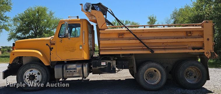 image for item MC9023 2002 International 2554  dump truck