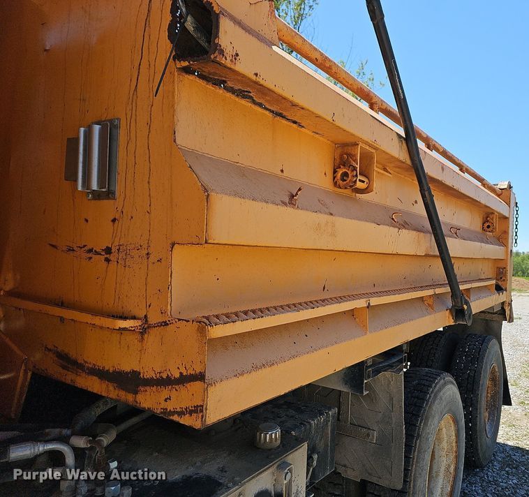 image for item MC9023 2002 International 2554  dump truck