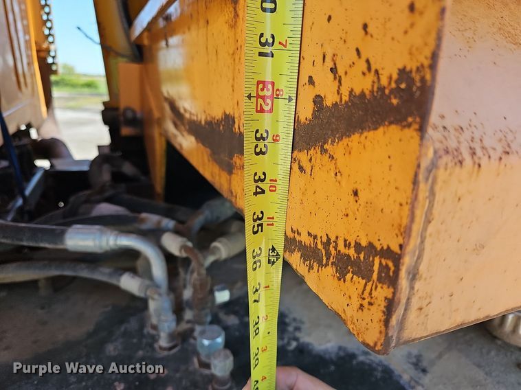 image for item MC9023 2002 International 2554  dump truck