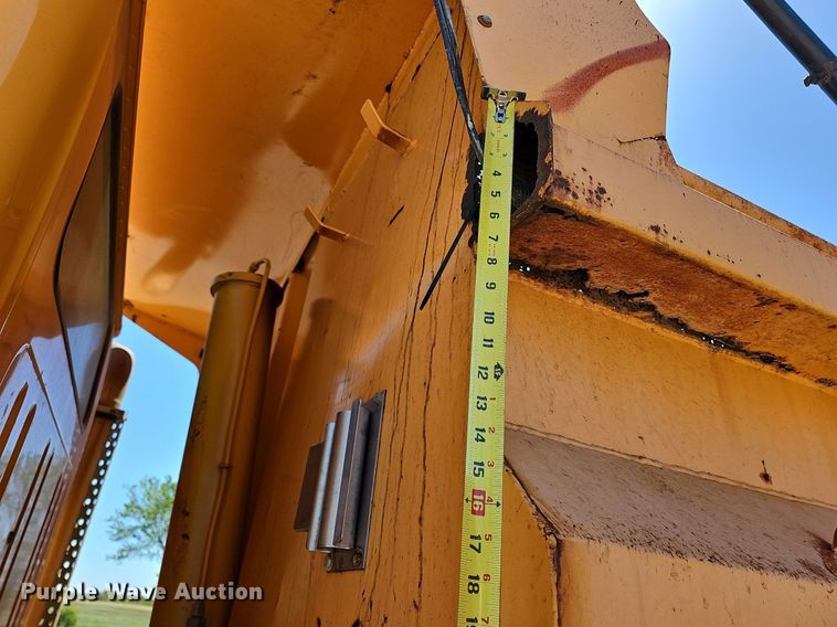 image for item MC9023 2002 International 2554  dump truck