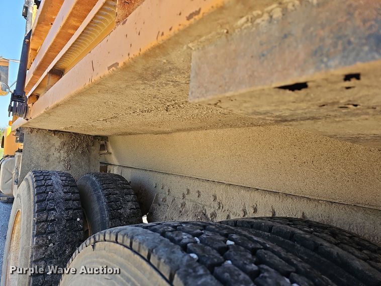 image for item MC9023 2002 International 2554  dump truck