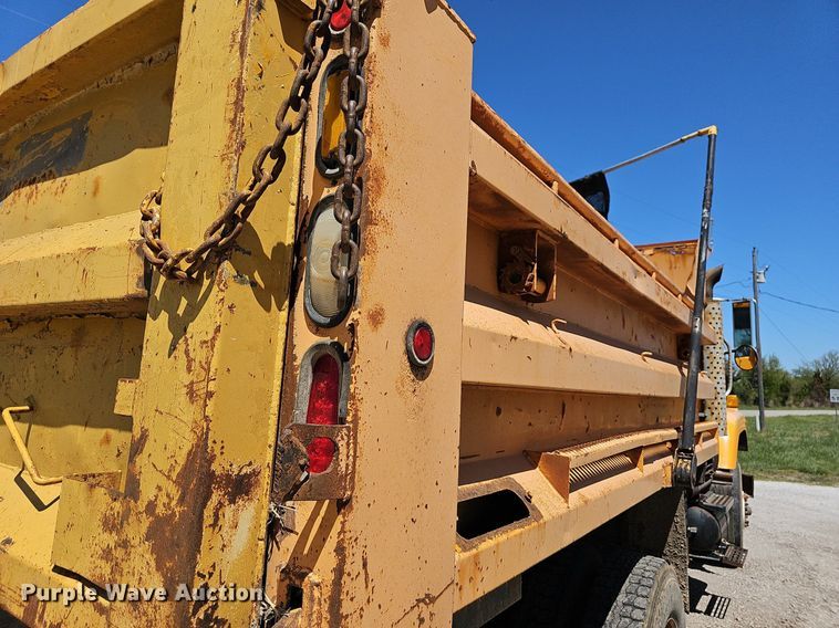 image for item MC9023 2002 International 2554  dump truck