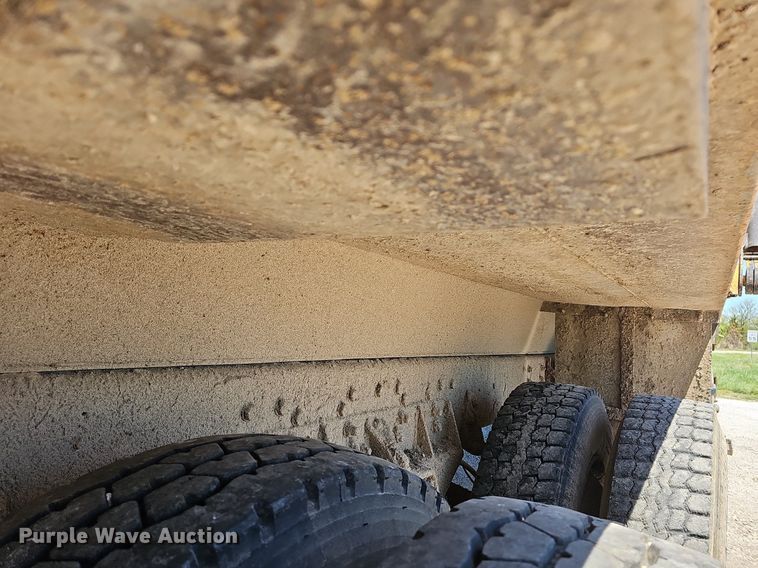 image for item MC9023 2002 International 2554  dump truck