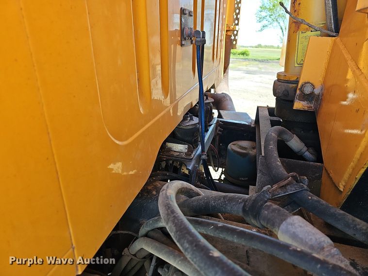 image for item MC9023 2002 International 2554  dump truck