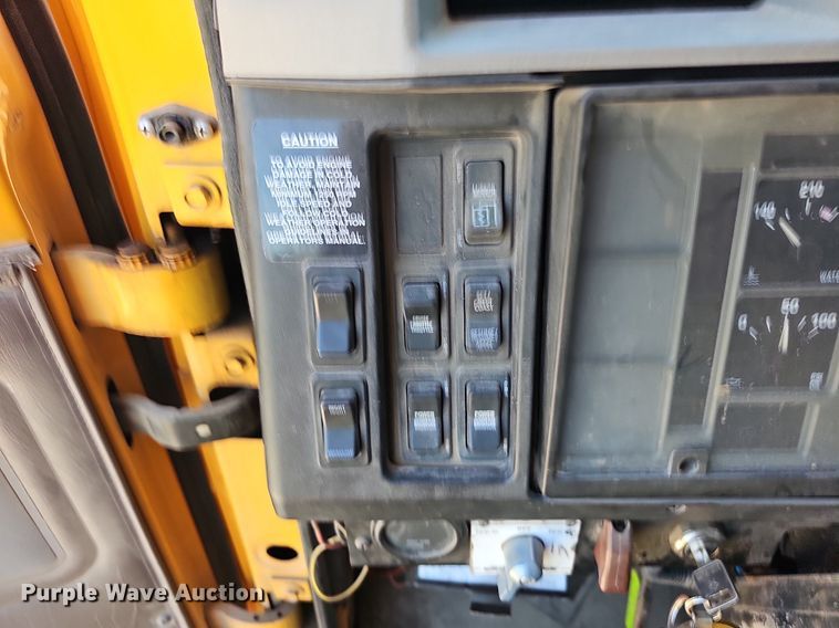 image for item MC9023 2002 International 2554  dump truck