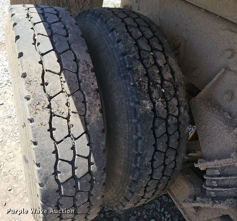 image for item MC9023 2002 International 2554  dump truck