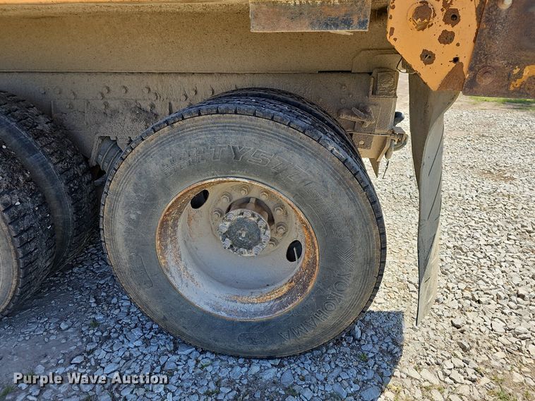 image for item MC9023 2002 International 2554  dump truck