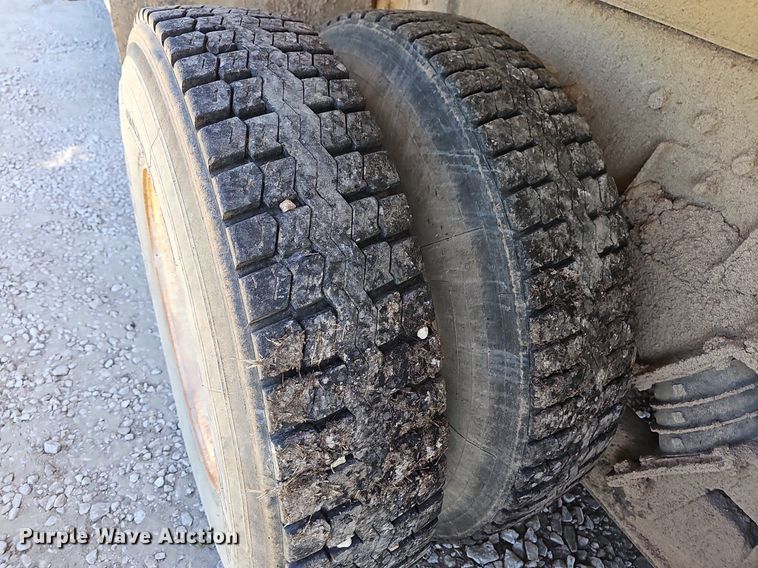 image for item MC9023 2002 International 2554  dump truck