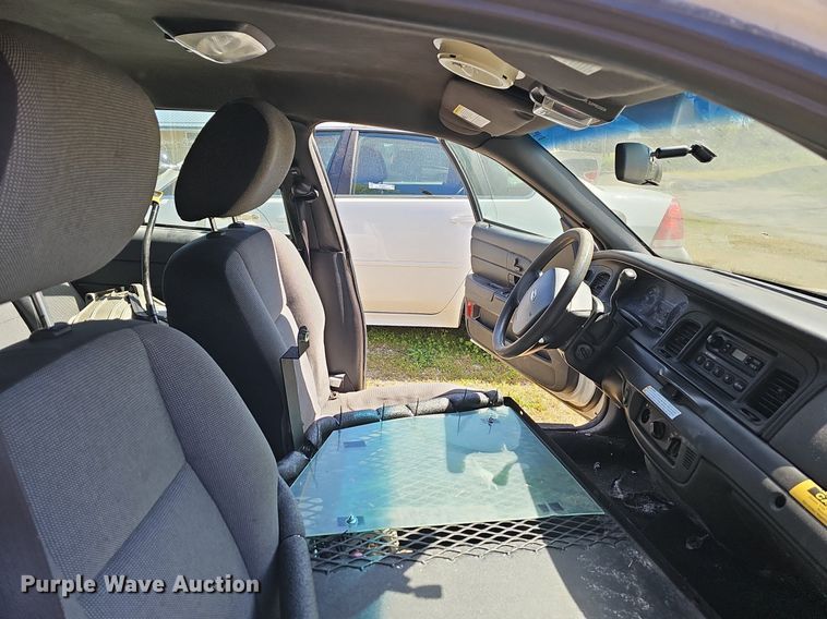 image for item MC9026 2011 Ford Crown Victoria Police Interceptor