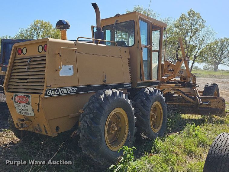 image for item MC9027 Galion 850  motor grader