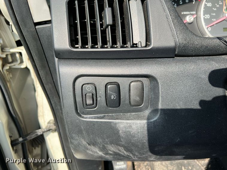 image for item MF9937 2004 Mitsubishi Endeavor  SUV