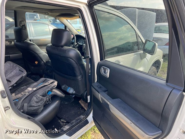 image for item MF9937 2004 Mitsubishi Endeavor  SUV