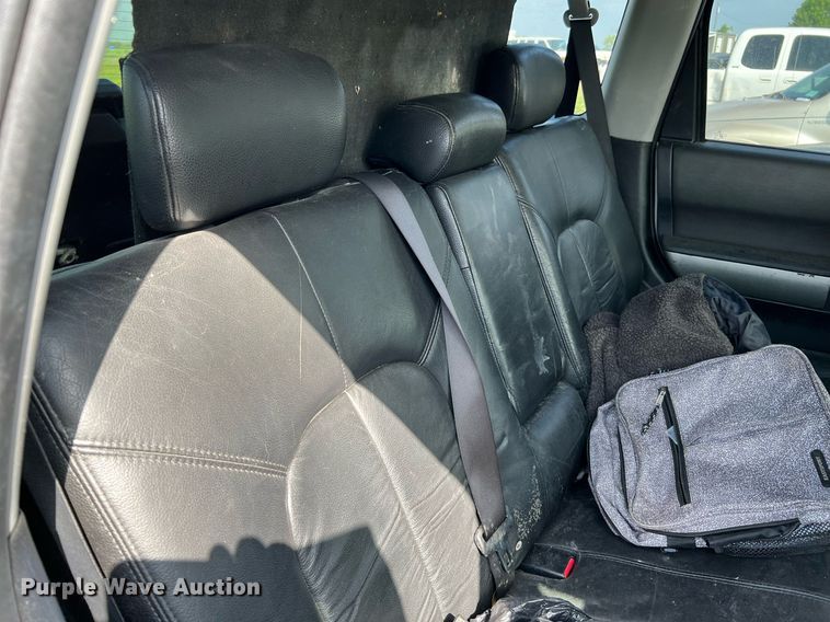 image for item MF9937 2004 Mitsubishi Endeavor  SUV