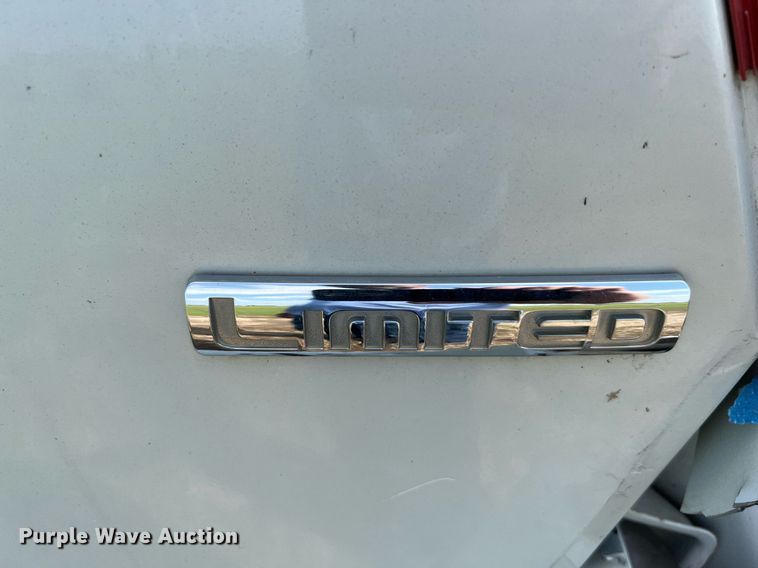 image for item MF9937 2004 Mitsubishi Endeavor  SUV