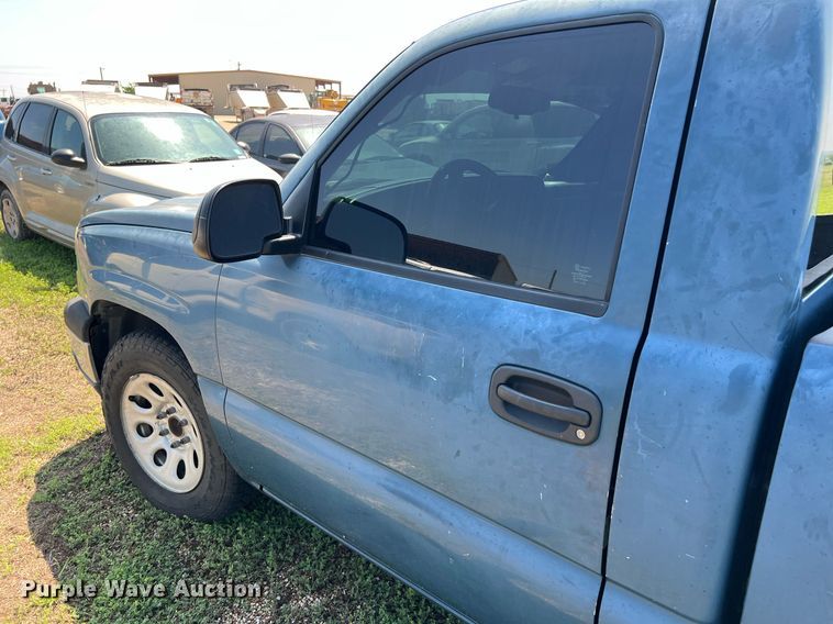 image for item MF9945 2005 Chevrolet Silverado 1500  pickup truck