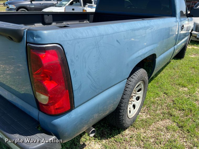 image for item MF9945 2005 Chevrolet Silverado 1500  pickup truck