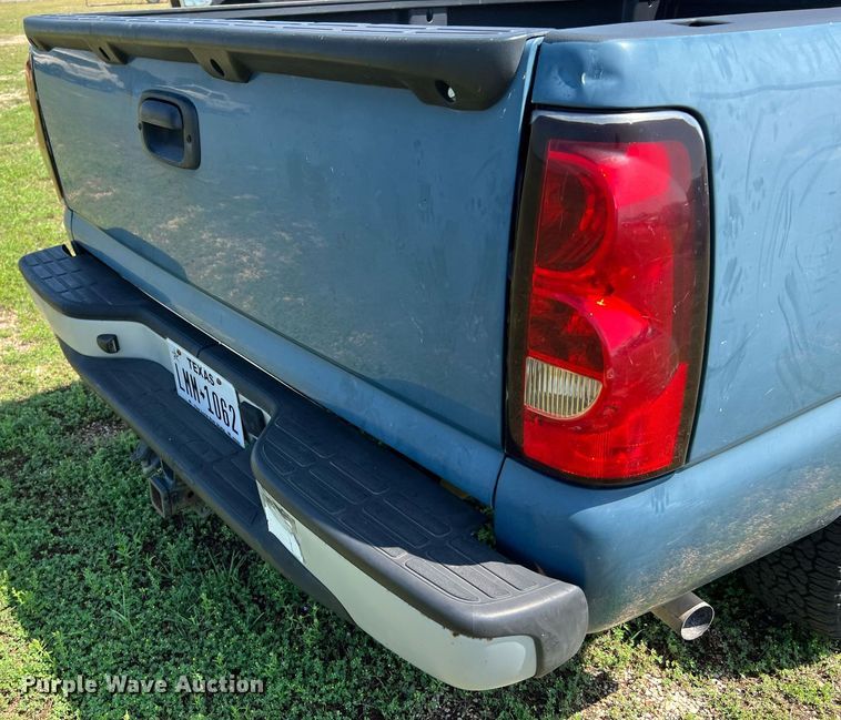 image for item MF9945 2005 Chevrolet Silverado 1500  pickup truck
