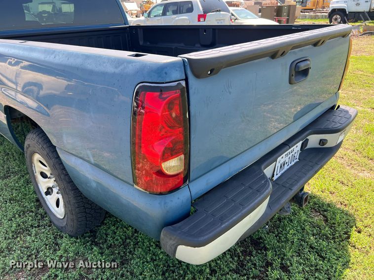 image for item MF9945 2005 Chevrolet Silverado 1500  pickup truck