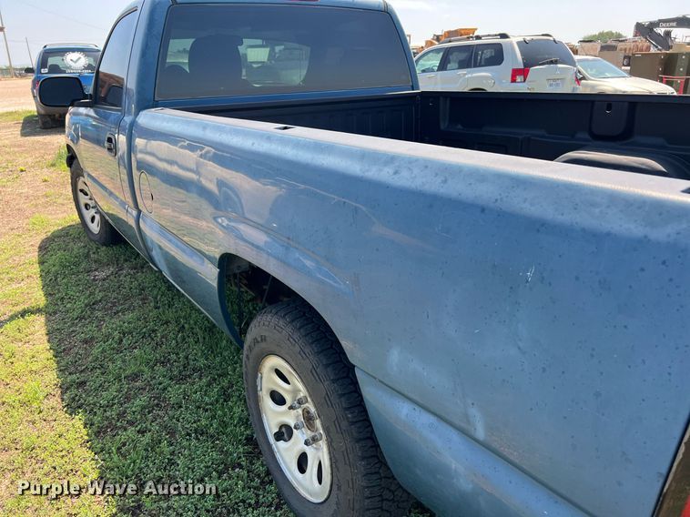 image for item MF9945 2005 Chevrolet Silverado 1500  pickup truck