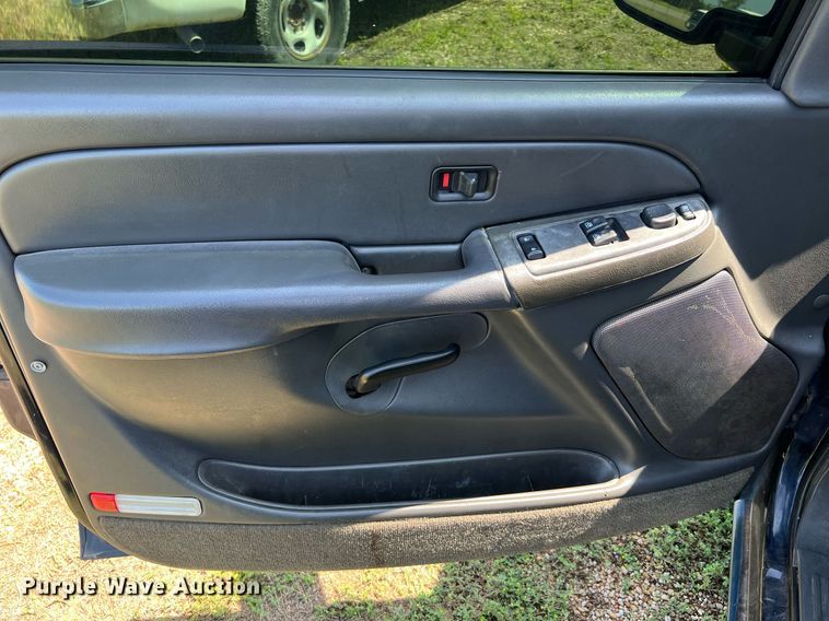 image for item MF9945 2005 Chevrolet Silverado 1500  pickup truck