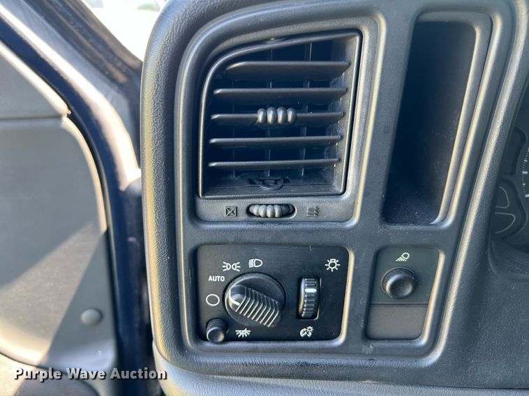 image for item MF9945 2005 Chevrolet Silverado 1500  pickup truck